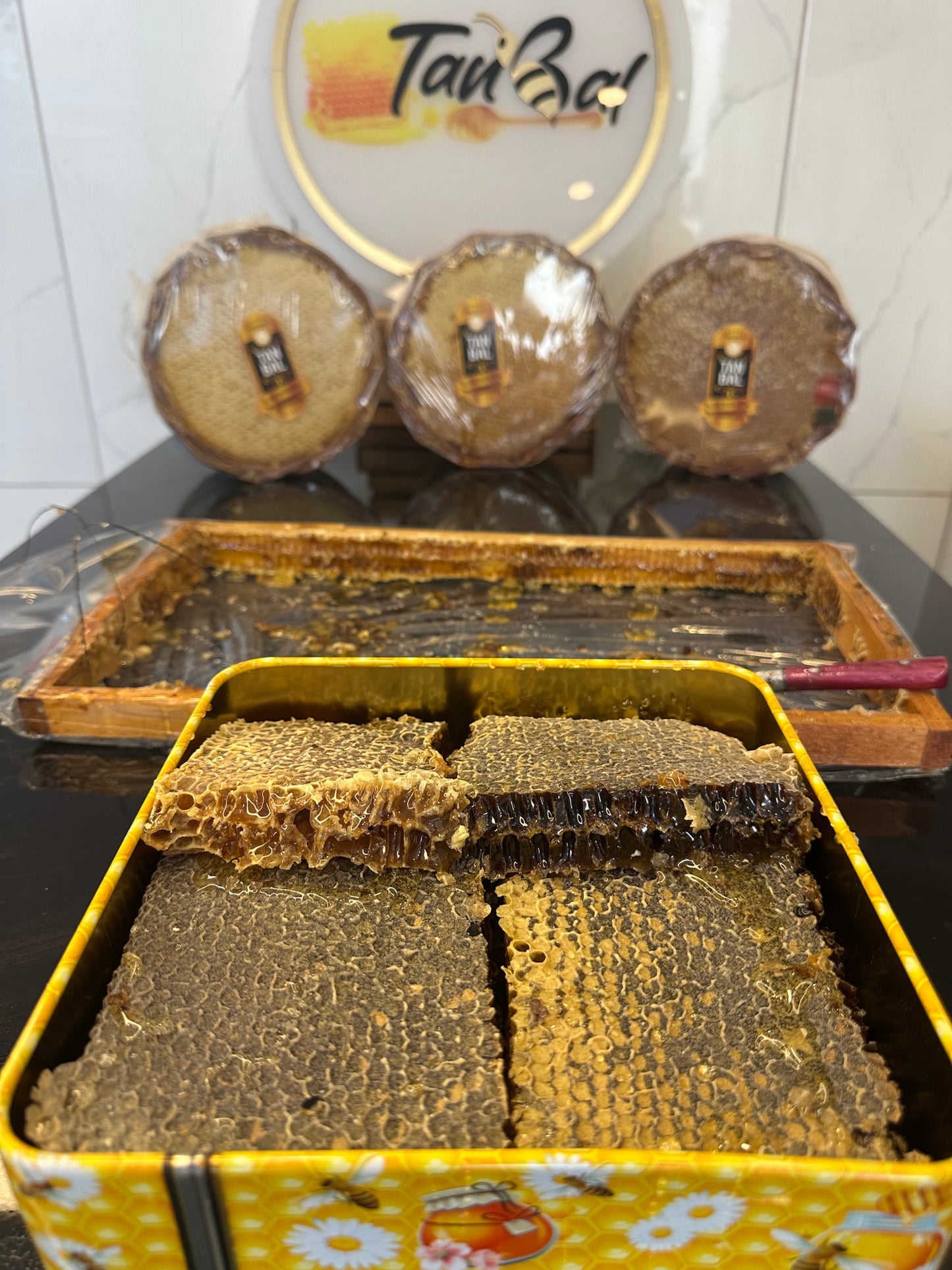 Tanbal Petekli Bal Siyah Renk 1.3kg yoğun polenli