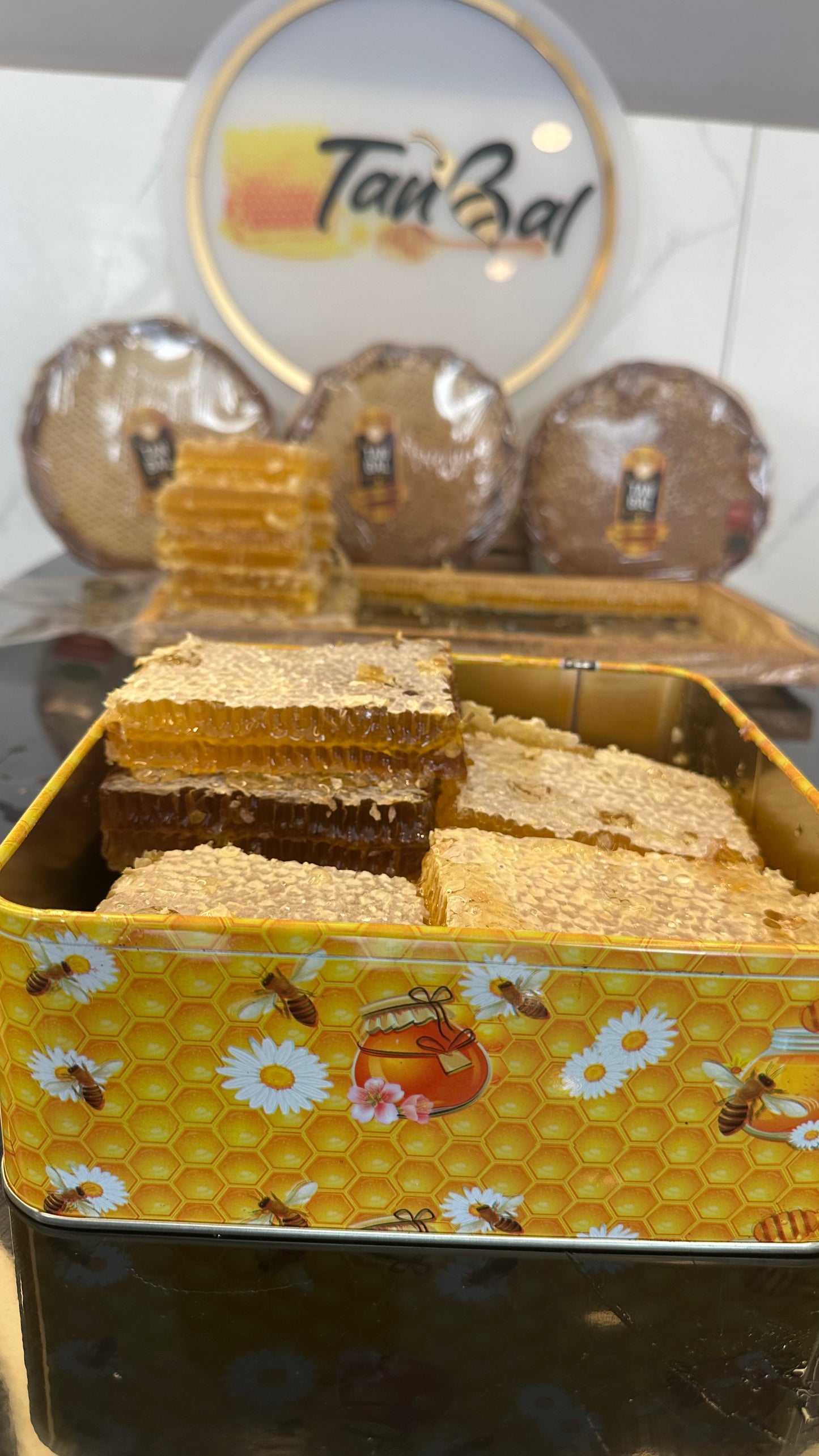 Tanbal Petekli Bal Kırmızı Renk 1.3kg Orta Polenli